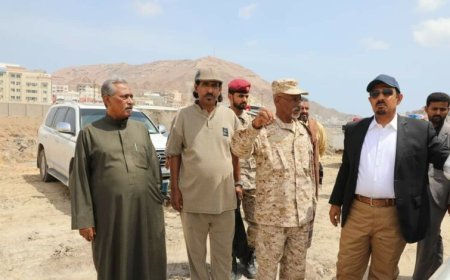 محافظ حضرموت يتفقّد عمليات الإزالة للعوائق الواقعة في المخطط العام للمرحلة الثانية لمشروع خور المكلا