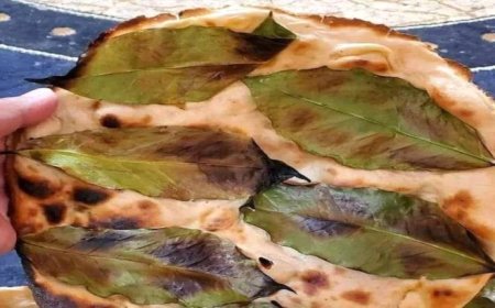 منطقة في اليمن تغطي أقراص الخبز بأوراق البن.. فماهو السبب؟