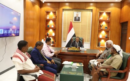 محافظ حضرموت يلتقي أعضاء اللجنة الممثلة عن أهالي منطقة الصدارة بمديرية حجر ويؤكد الاهتمام بمطالب مواطنيها