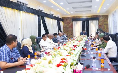 عضو مجلس القيادة الرئاسي فرج البحسني يترأس اجتماع اللجنة العليا للاحتفال بالذكرى الثامنة لتحرير ساحل حضرموت