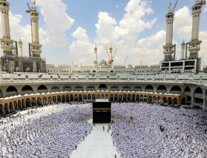 سقف جديد لبرامج العمرة بـ800 ريال سعودي وإجراءات صارمة بحق المخالفين