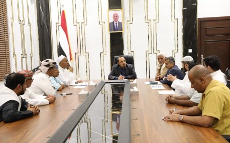 المحافظ بن ماضي يشيد بالخطوات المتقدمة لمشروع دعم المواصلات لطلبة المناطق النائية بحضرموت