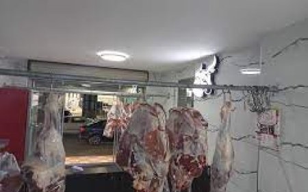 جزار يرتكب جريمة بحق مواطن في عدن صباح اليوم