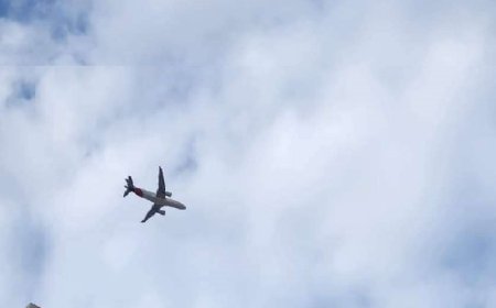 طائرة تدريبية تثير هلعًا في سماء عدن