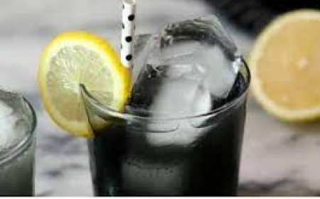 هل جربت عصير الفحم؟ المشروب المثير للجدل الذي يُقال أنه يُذيب الدهون!