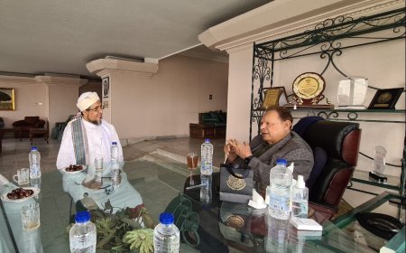 القاهرة.. الشيخ سالم الجنيدي يلتقي بالرئيس الأسبق علي ناصر محمد لتعزيز الحوار الوطني