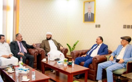 وزارتا الأوقاف والنقل تناقشان عملية تفويج الحجاج برا وجواً.. وتوجهان تحذيرا لمليشيا الحوثي من السطو على أموال الحجاج وتحويلها إلى مجهود حربي