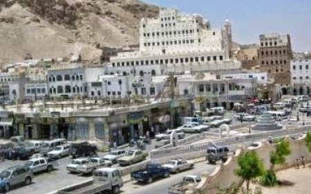 معلمو وادي حضرموت يعلّقون الإضراب جزئياً حتى صرف المرتبات