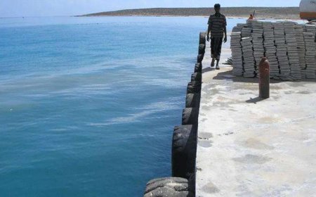 غرق سفينة امام سقطرى