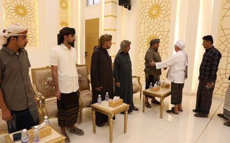محافظ حضرموت يستقبل التعازي في وفاة زوجته بالمكلا
