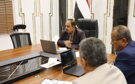 محافظ حضرموت يبحث مع مختصي صندوق النقد الدولي دراسات تعزيز القطاعات الخدمية 