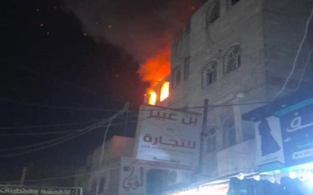 حريق يلتهم محل للأقمشة في الشيخ عثمان