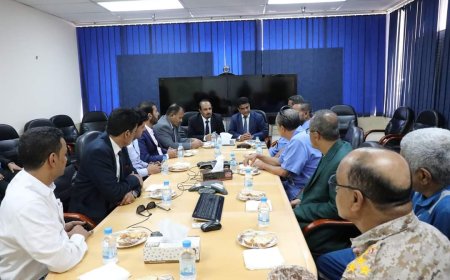 محافظ حضرموت ووزير النفط يطلعان على سير العمل بشركة بترومسيلة وسبل تعزيز كهرباء الوادي