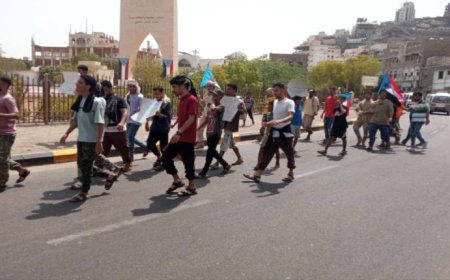 مظاهرات في التواهي تُطالب بإقالة مدير عام المديرية