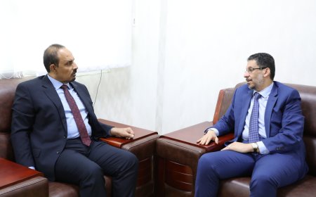رئيس الوزراء يوسع صلاحيات حضرموت ويتعهد بتحسين أوضاع المواطنين