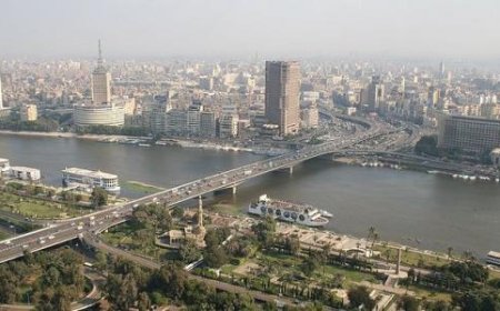 صحفية يمنية تُطالب سفارة اليمن بالقاهرة بالتدخل لإنقاذ مستقبل 6500 طالب