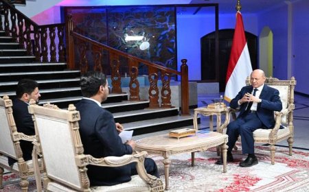 أول تعليق للوزير فتح يعلق على مقابلة الرئيس العليمي على تلفزيون حضرموت.. وهذا ما قاله؟