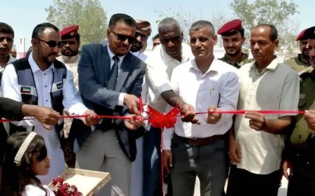 الأمين العام للمجلس المحلي بحضرموت يفتتح مدرسة إنسان بغيل باوزير