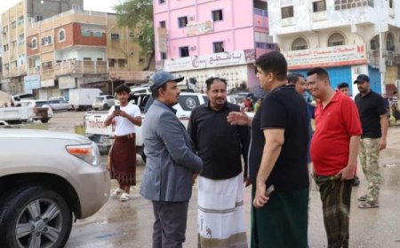 المحافظ بن ماضي يتفقّد أضرار السيول في المكلا