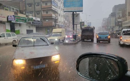 قبل قليل.. أمطار غير مسبوقة تغرق شوارع تعز