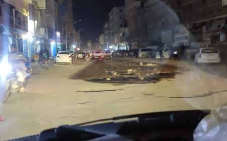 أهالي منطقة الديس يبادرون بحلول ترقيعية للحفر المتفاقمة ويطالبون بتدخل السلطات