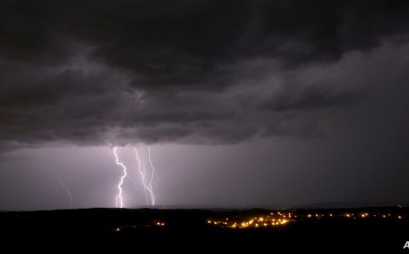 مصرع امرأتين وشاب جراء صواعق رعدية بمحافظتي حجة وعمران