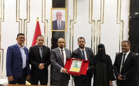 محافظ حضرموت يشهد التوقيع على إنشاء معهد مهني للبنين بالشحر