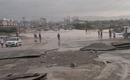 سيول كبيرة في المكلا تسبب قطع الطرق وخسائر في الممتلكات (تفاصيل)