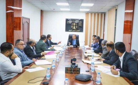 القضاء الأعلى يعيد توزيع عدد من القضاة في استئناف عدن وحضرموت