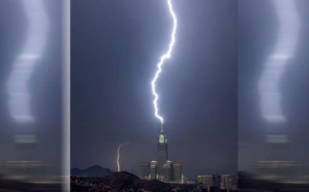 صورة صاعقة قوية تضرب برج الساعة في مكة وسط ذهول كبير