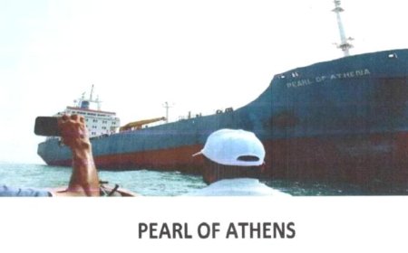 موانئ خليج عدن ترد على اتهامات بشأن السفن المتهالكة