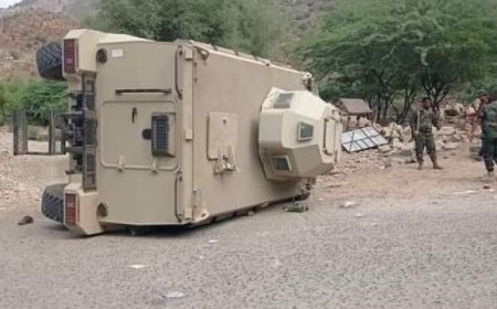 انقلاب مدرعة في موكب العليمي أثناء زيارته إلى محافظة تعز.. تفاصيل