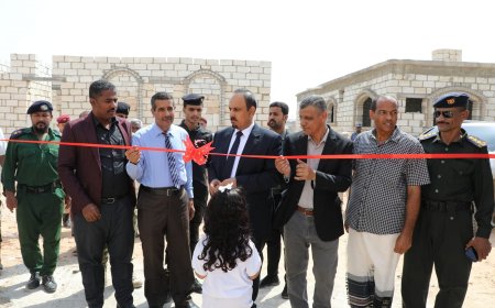 محافظ حضرموت يدشن ويتفقد مشاريع تنموية في غيل باوزير