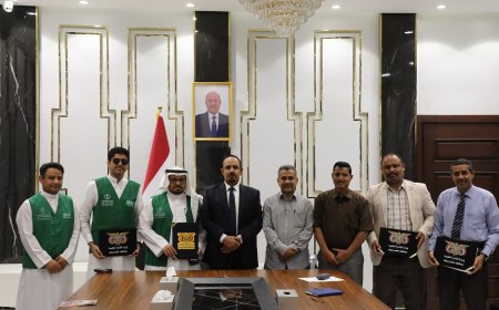 محافظ حضرموت يرعى اتفاقية إنشاء وتجهيز مدرسة بالمكلا واستلام سيارات اسعاف دعمًا من البرنامج السعودي