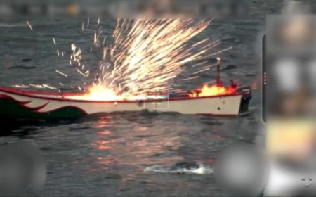 انفجار صاروخين قرب سفينة شرق عدن