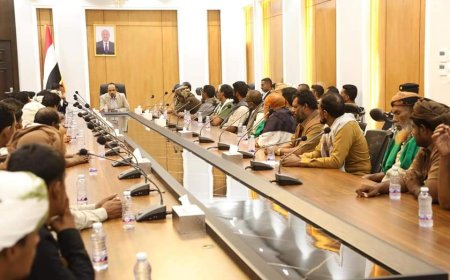 محافظ حضرموت يلتقي أعيان قبائل ثعين ويؤكد على وحدة الصف والحفاظ على المؤسسات