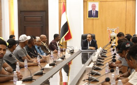 محافظ حضرموت يشيد بإنجازات شباب حضرموت ويدعو لتمثيل مشرف خارجيًا