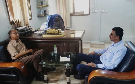 الأستاذ باضروس والمهندس باسمير يناقشان ترتيب أوضاع العاملين بميناء المكلا وآلية ضمان كامل حقوقهم