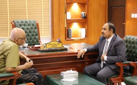 محافظ حضرموت يبحث مع الأديب القدير الدكتور عبدالله البار الواقع الأدبي والثقافي وسُبل تعزيز جوانب البحث والتوثيق