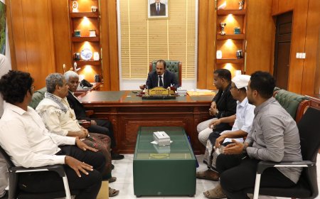 محافظ حضرموت يشيد بوعي الشباب في تنظيم معرض للكتاب بمديرية الشحر