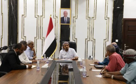 محافظ حضرموت يلتقي لجنة التواصل المنبثقة عن مخرجات اللقاء الموسع لهيئات المجلس الانتقالي الجنوبي بحضرموت 