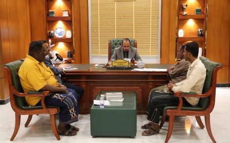 محافظ حضرموت يشيد بأداء نادي سمعون وجمهوره في بطولة كأس حضرموت الثامنة