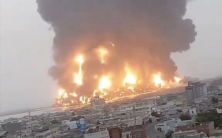 طيران الاحتلال الإسرائيلي يقصف ميناء الحديدة ويعطّل 3 أرصفة رئيسية