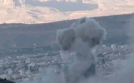 شاهد.. الطيران يستهدف أهم المعسكرات وسط صنعاء