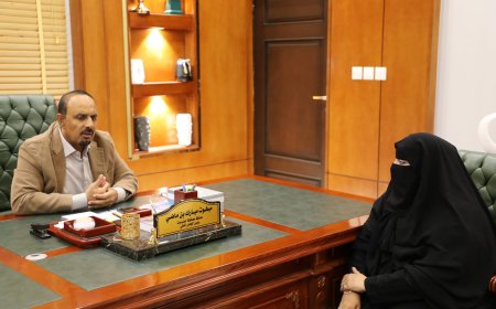 محافظ حضرموت يؤكد أهمية تطوير مناهج التعليم بمركز المكلا للتوحّد