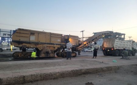 نشاط مكثف في مشاريع تطوير الطرق بمدينة المكلا