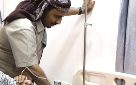 محافظ حضرموت يطمئن على صحة رجل الأعمال الشيخ عبدالله عمر بن دول 