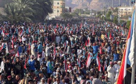 آلاف يتظاهرون في سيئون بذكرى ثورة 14 أكتوبر بدعوة من المجلس الانتقالي