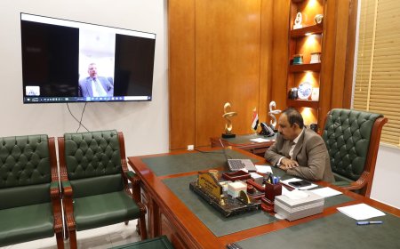 محافظ حضرموت يبحث مع السفير الأمريكي تعزيز الأمن ودعم مؤسسات الدولة وصحفي يعلق