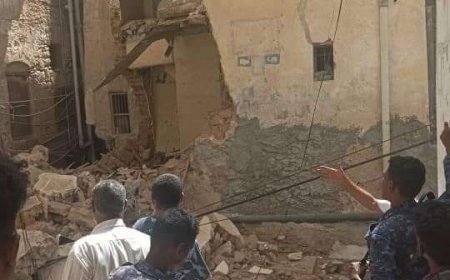 انهيار جزئي لمنزل في المكلا والمحافظ بن ماضي يوجه بتأمين المنطقة وحماية السكان